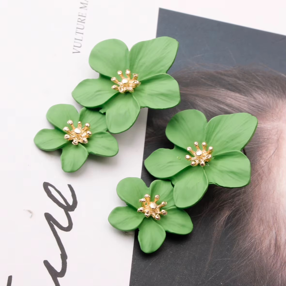 Aros colgantes Doble Flor Verde Claro. - Imagen 2