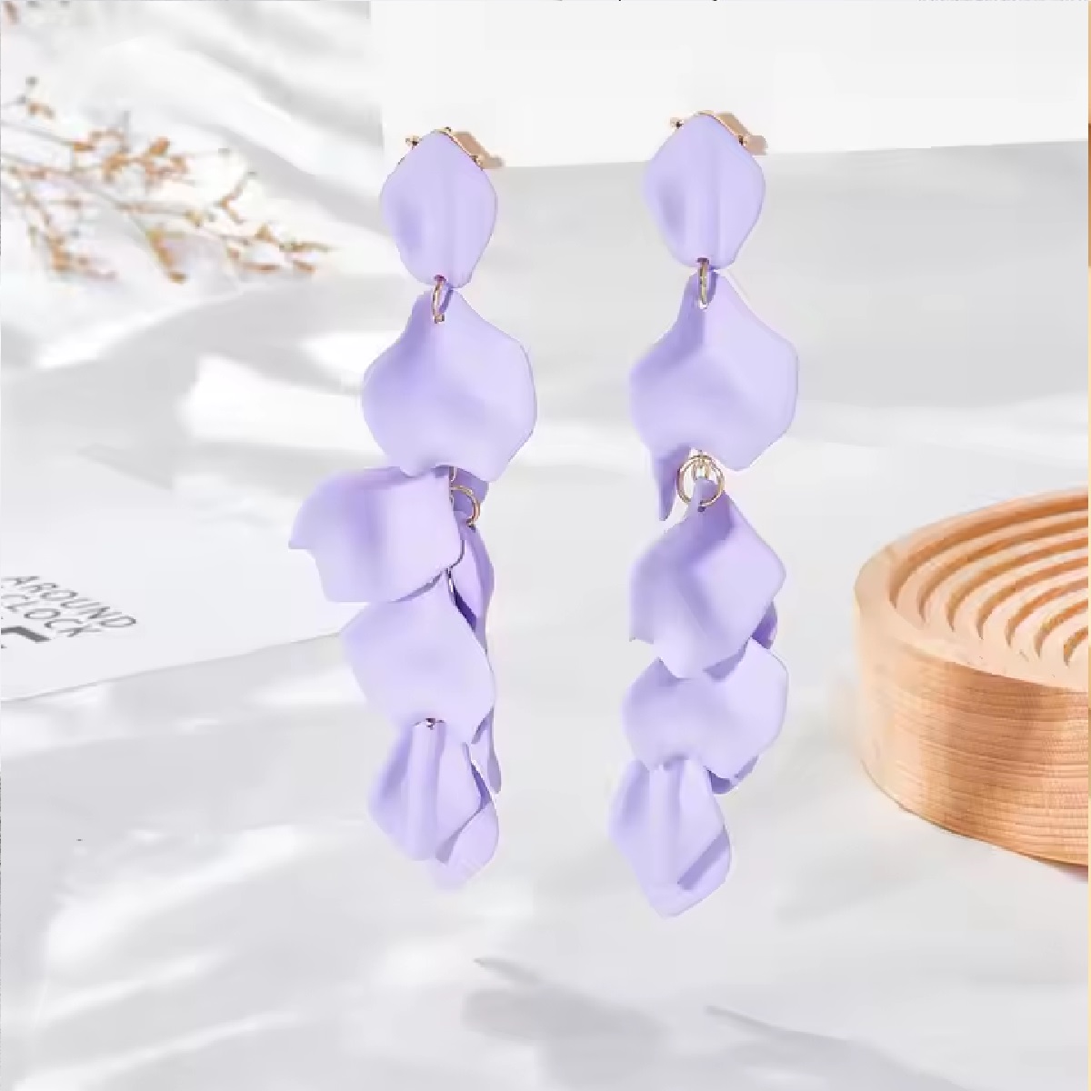 Aros Flor Larga Pétalos Acrílico Morado Pastel. - Imagen 4